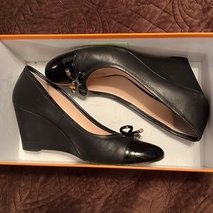 Kate Spade Kacey Wedge Pump, Patent Leather/Black Leather, Size 8